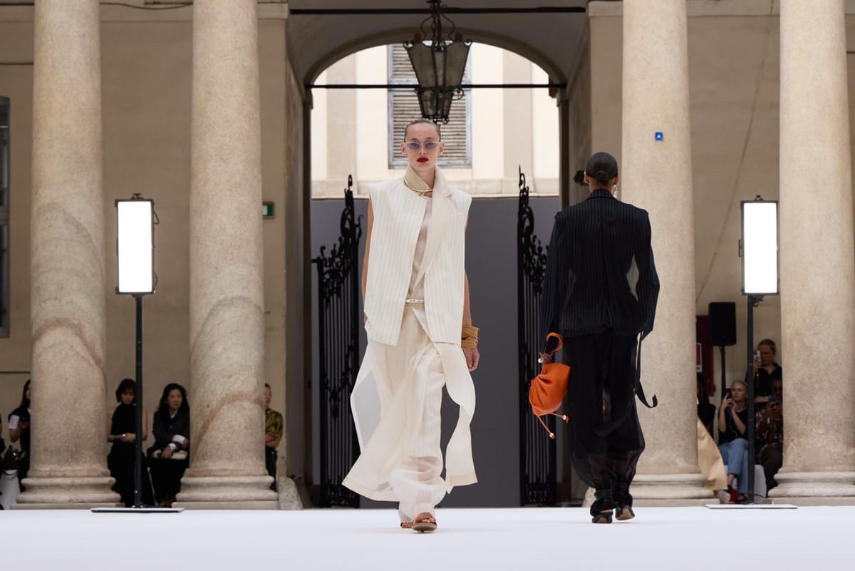 Soffia foglie, Irina e un parcheggio: 25 settembre in quattro sfilate