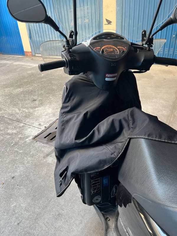 Quattro sfilate, uno scooter, una domenica